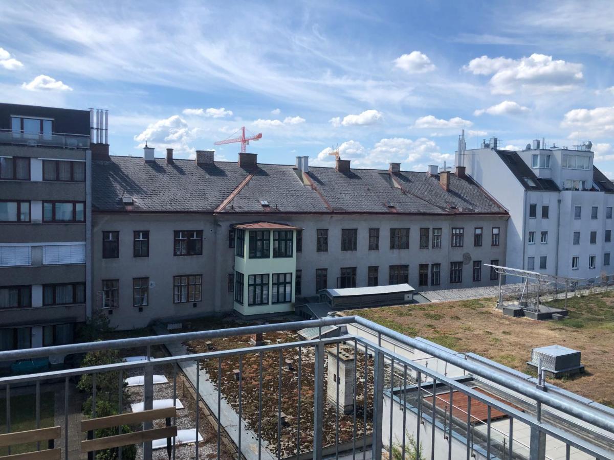 Helle 4 Zimmer Familien-Wohnung Mit Balkon! Schloss Schonbrunn In Gehdistanz Vienna Esterno foto