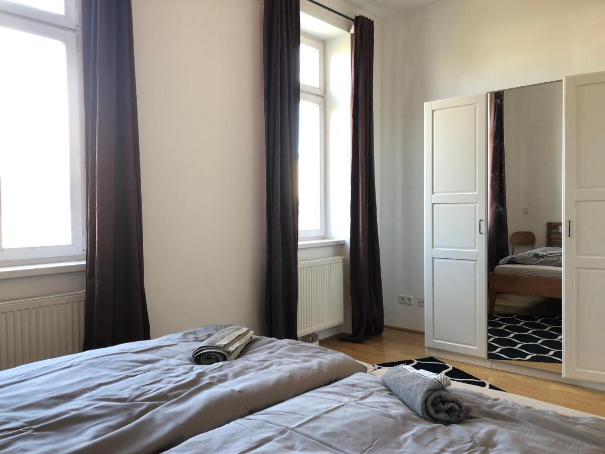 Helle 4 Zimmer Familien-Wohnung Mit Balkon! Schloss Schonbrunn In Gehdistanz Vienna Esterno foto