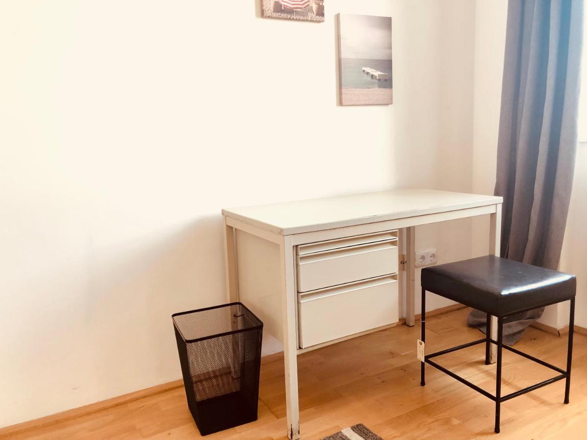 Helle 4 Zimmer Familien-Wohnung Mit Balkon! Schloss Schonbrunn In Gehdistanz Vienna Esterno foto