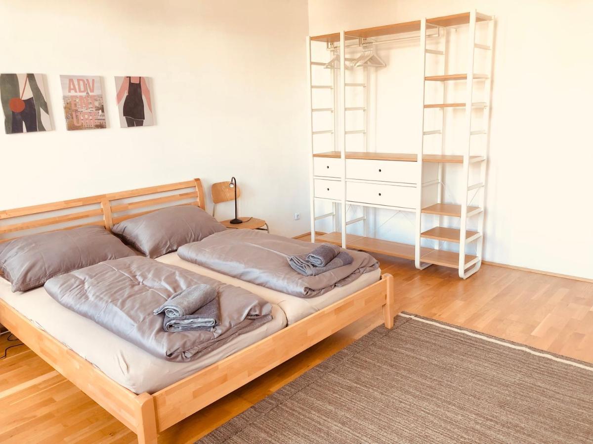 Helle 4 Zimmer Familien-Wohnung Mit Balkon! Schloss Schonbrunn In Gehdistanz Vienna Esterno foto
